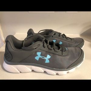 New Women’s Under Armour Tennis Shoes 9
